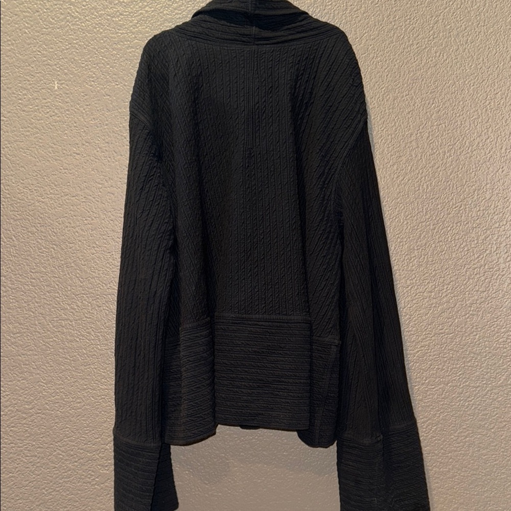 Lululemon Women's Black Sweater - Picture 6 of 7
